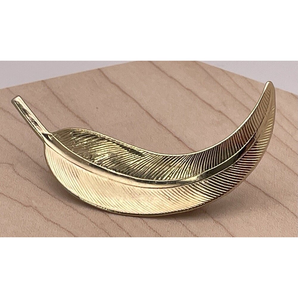 Elegant Gold Tone Long Leaf Vintage Brooch
